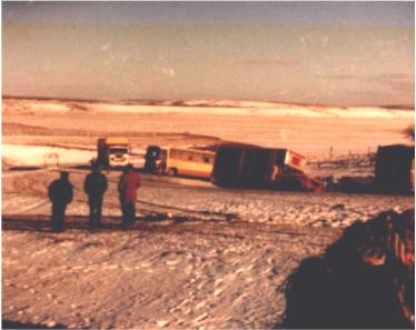 esta es una subida que habia hielo el camion Fiat que se ve llegando abajo fue el que los saco